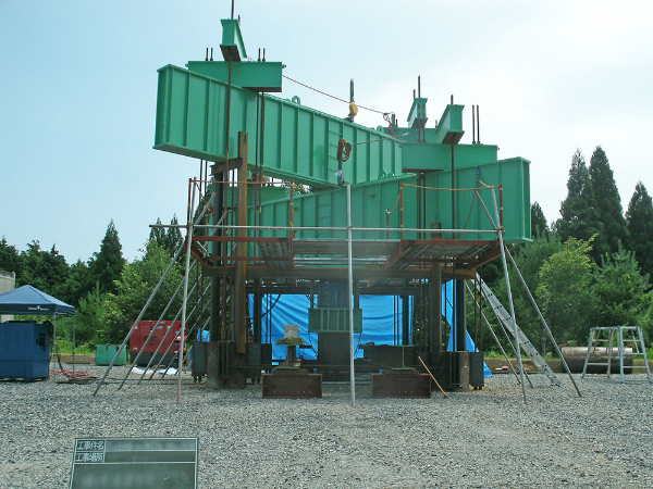 岡山県美作市／鋼管杭の押込み試験